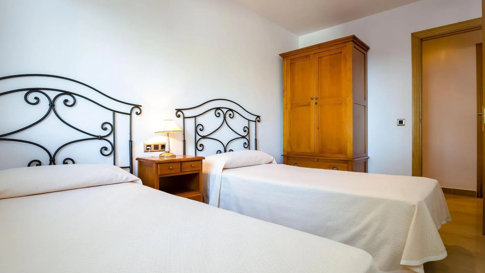 La Mora II - 4 - Gran Apartamento Con Jardin. Vistas La Mar Y Piscina Privada. - Es-228-57 El Port De La Selva